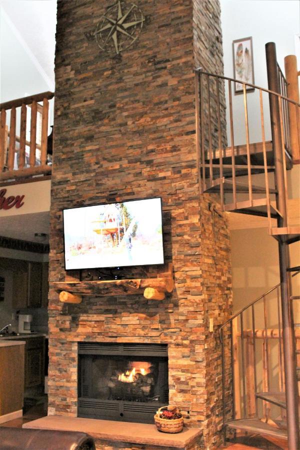 Spacious Downtown Condo Walking Distance To Downtown Gatlinburg Sleeps 6 Guests Екстер'єр фото