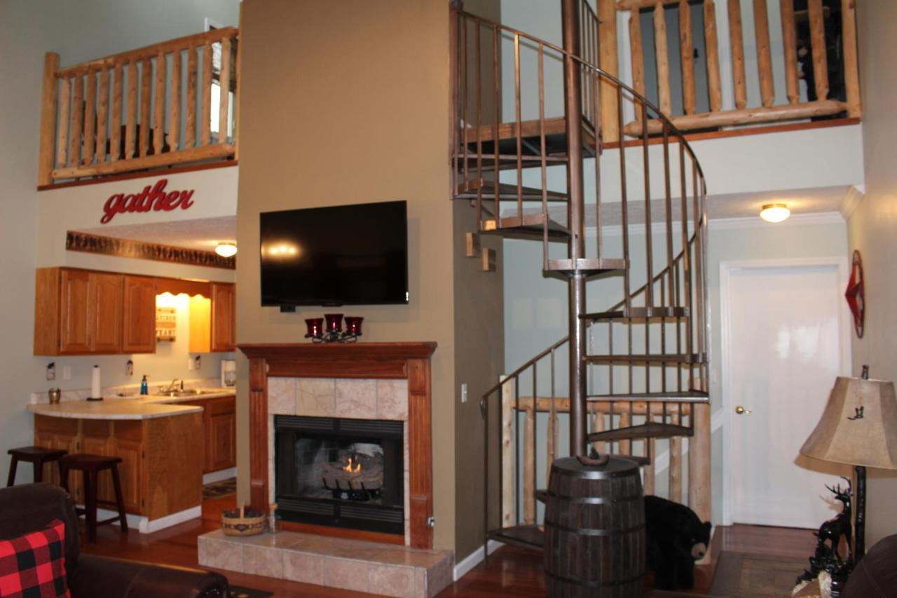 Spacious Downtown Condo Walking Distance To Downtown Gatlinburg Sleeps 6 Guests Екстер'єр фото
