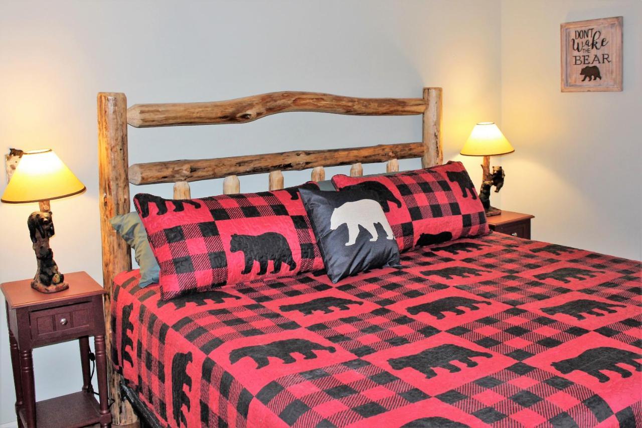 Spacious Downtown Condo Walking Distance To Downtown Gatlinburg Sleeps 6 Guests Екстер'єр фото