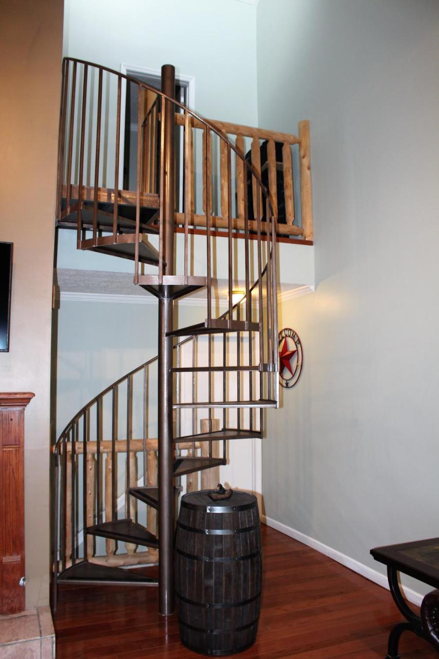 Spacious Downtown Condo Walking Distance To Downtown Gatlinburg Sleeps 6 Guests Екстер'єр фото