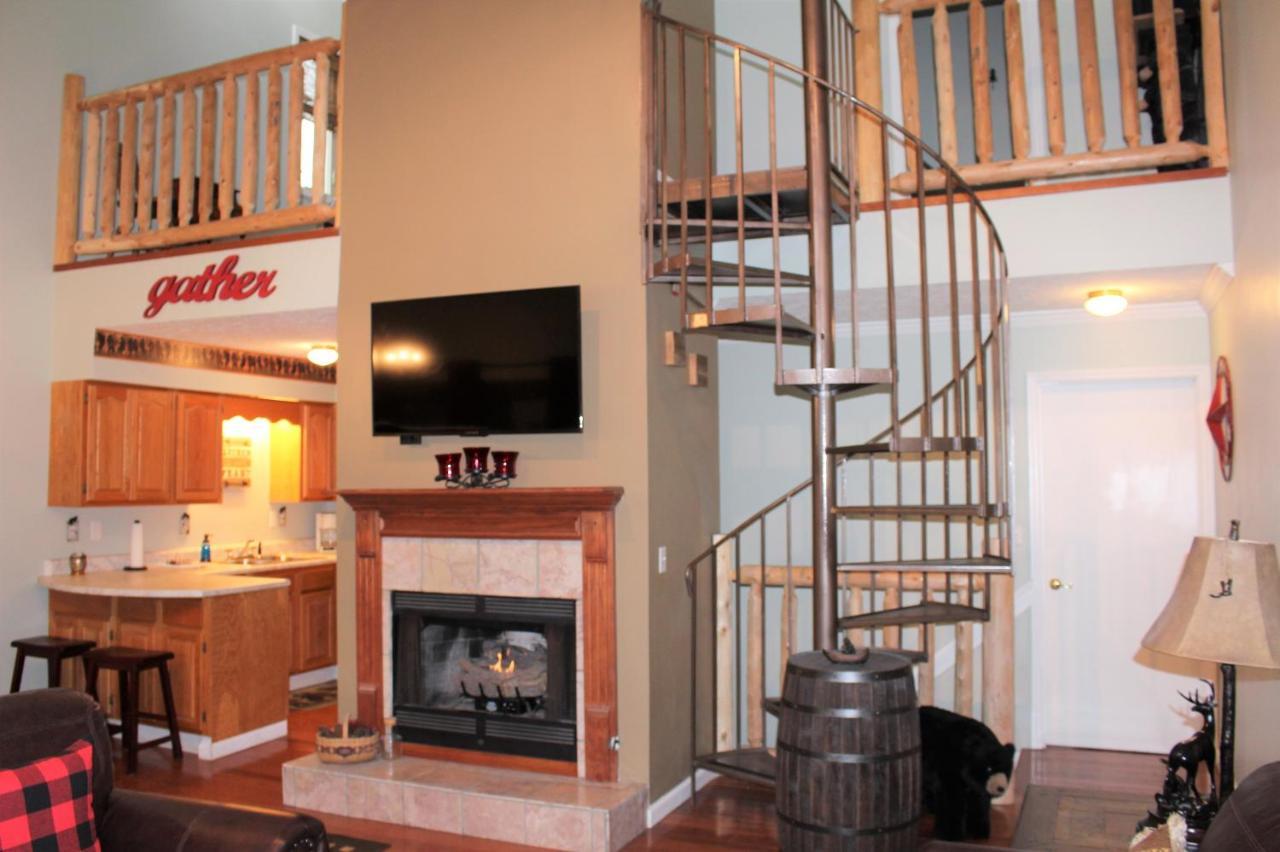 Spacious Downtown Condo Walking Distance To Downtown Gatlinburg Sleeps 6 Guests Екстер'єр фото