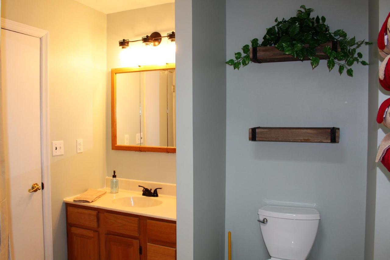 Spacious Downtown Condo Walking Distance To Downtown Gatlinburg Sleeps 6 Guests Екстер'єр фото