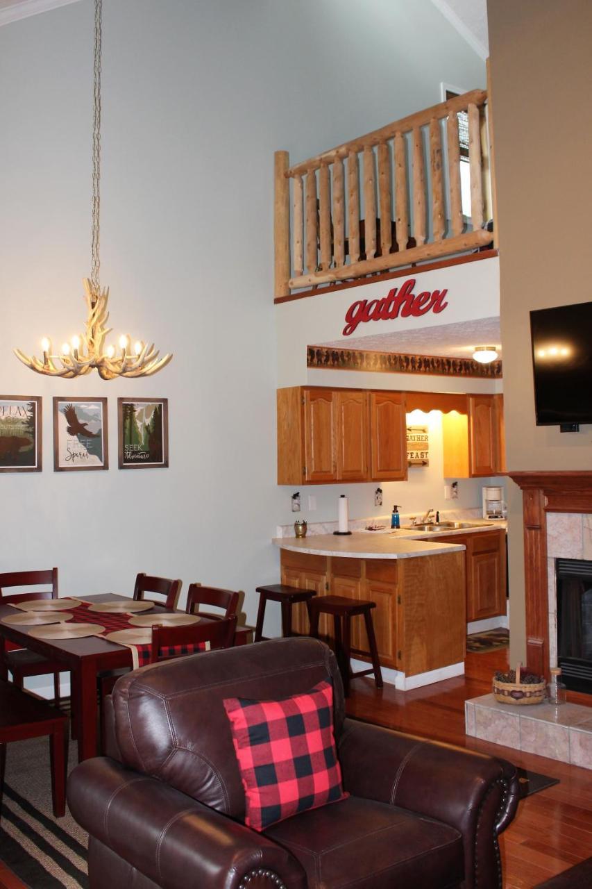Spacious Downtown Condo Walking Distance To Downtown Gatlinburg Sleeps 6 Guests Екстер'єр фото