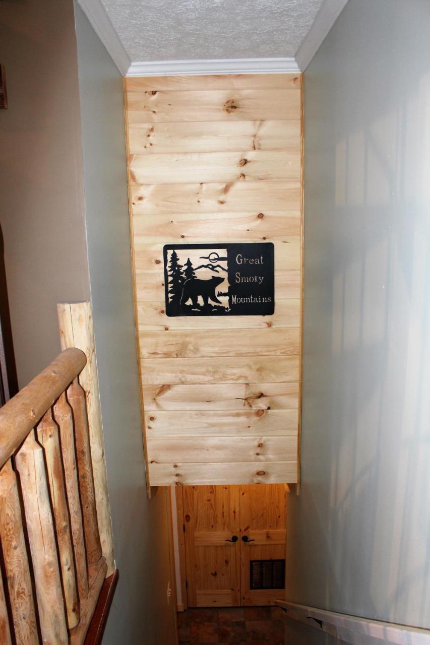 Spacious Downtown Condo Walking Distance To Downtown Gatlinburg Sleeps 6 Guests Екстер'єр фото