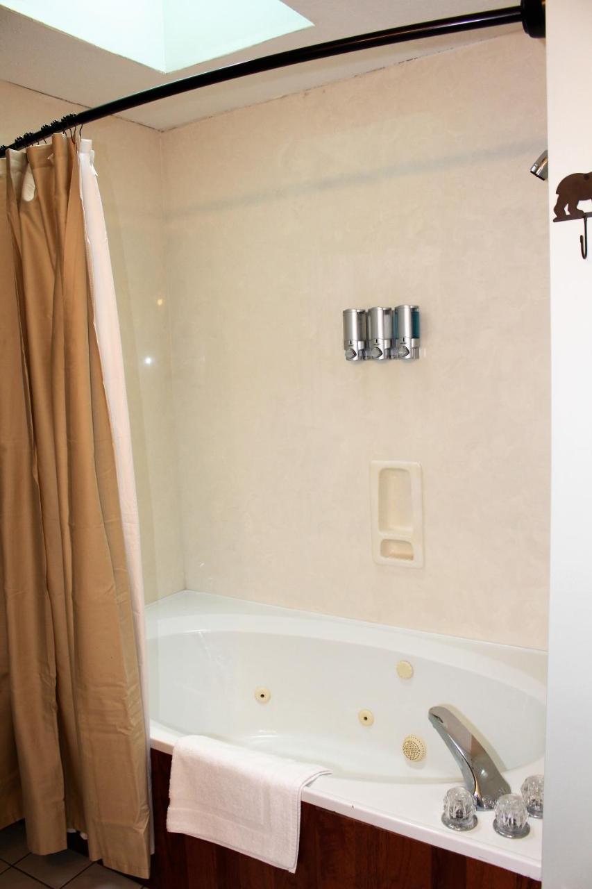 Spacious Downtown Condo Walking Distance To Downtown Gatlinburg Sleeps 6 Guests Екстер'єр фото