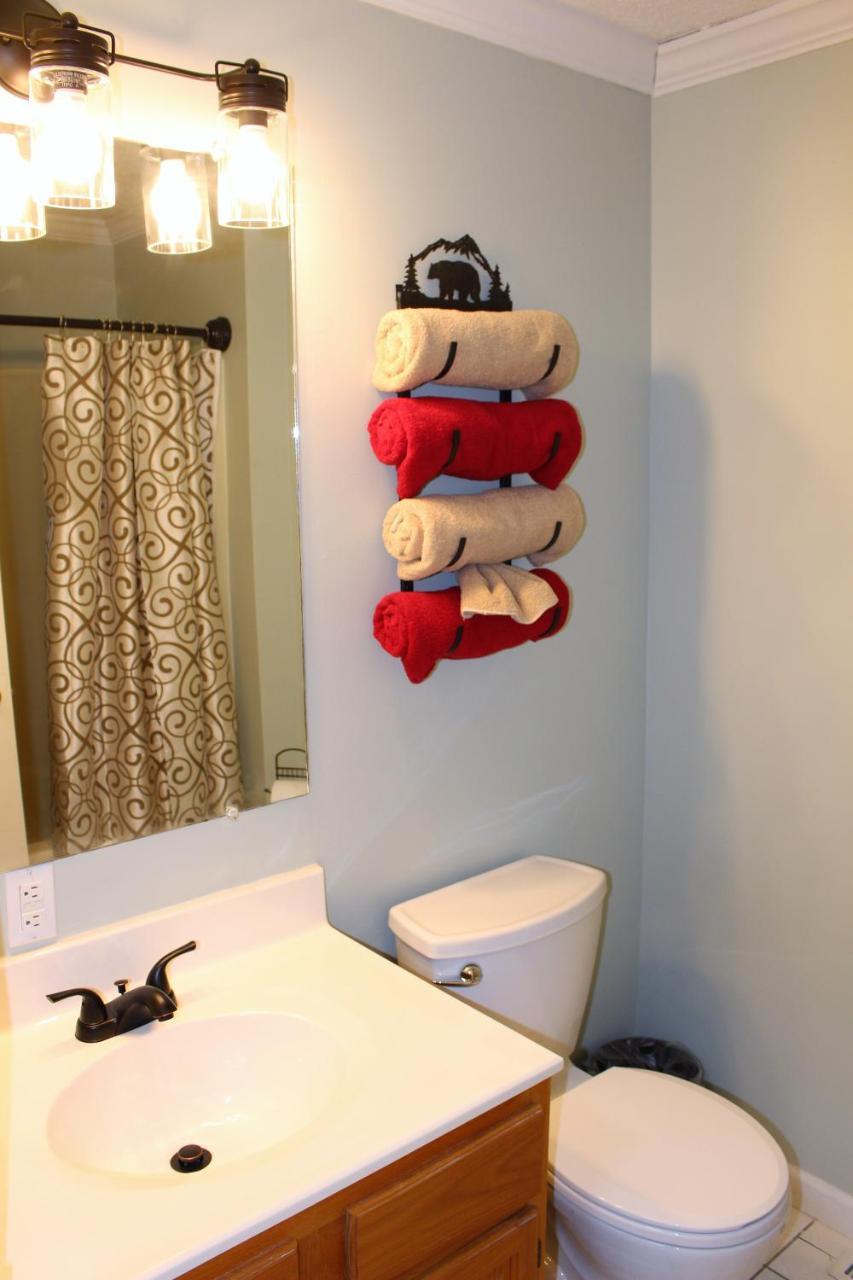 Spacious Downtown Condo Walking Distance To Downtown Gatlinburg Sleeps 6 Guests Екстер'єр фото