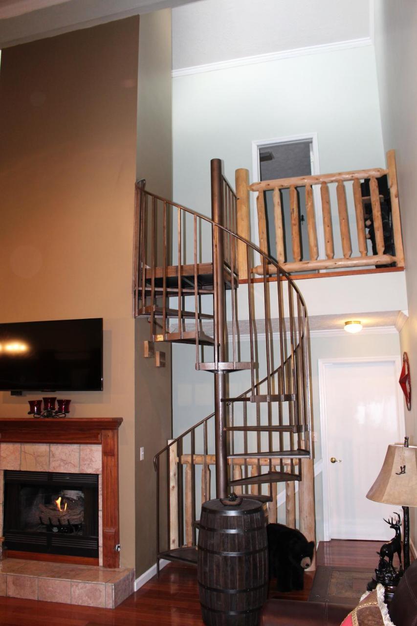 Spacious Downtown Condo Walking Distance To Downtown Gatlinburg Sleeps 6 Guests Екстер'єр фото