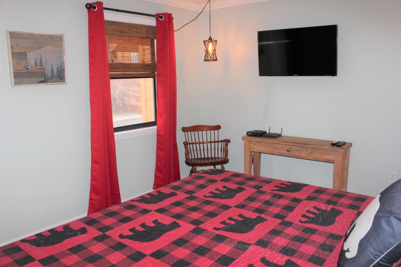 Spacious Downtown Condo Walking Distance To Downtown Gatlinburg Sleeps 6 Guests Екстер'єр фото