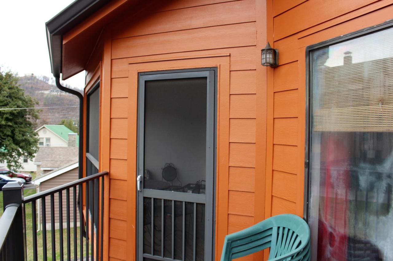Spacious Downtown Condo Walking Distance To Downtown Gatlinburg Sleeps 6 Guests Екстер'єр фото