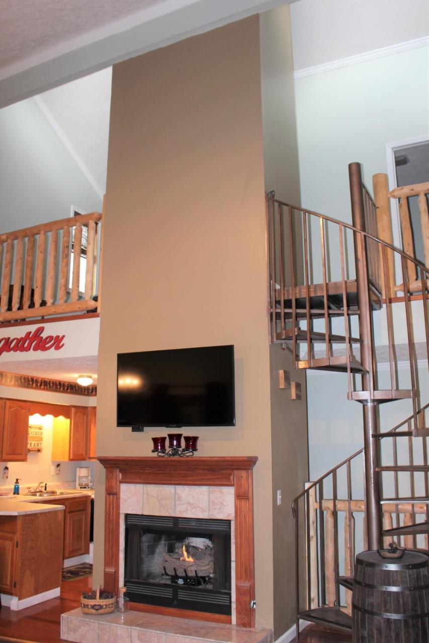 Spacious Downtown Condo Walking Distance To Downtown Gatlinburg Sleeps 6 Guests Екстер'єр фото