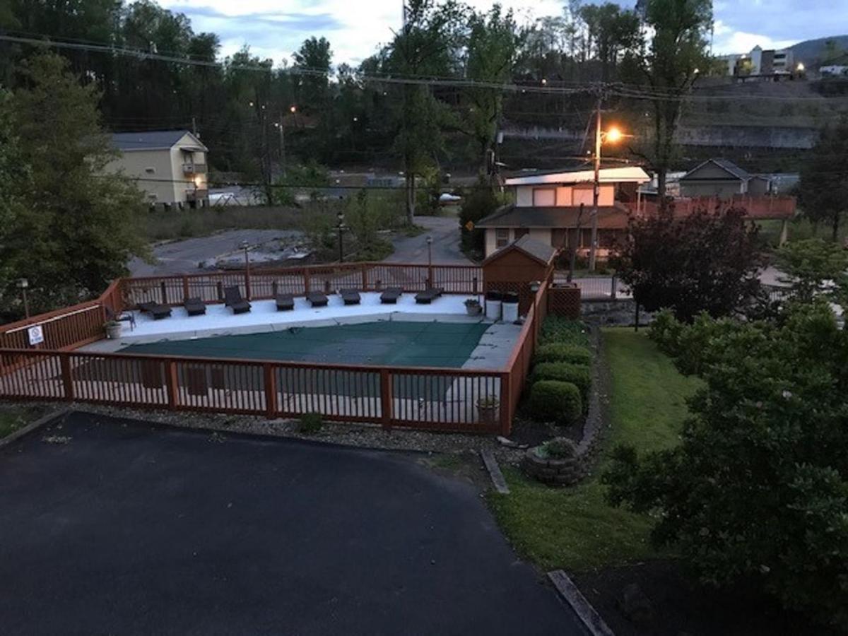 Spacious Downtown Condo Walking Distance To Downtown Gatlinburg Sleeps 6 Guests Екстер'єр фото